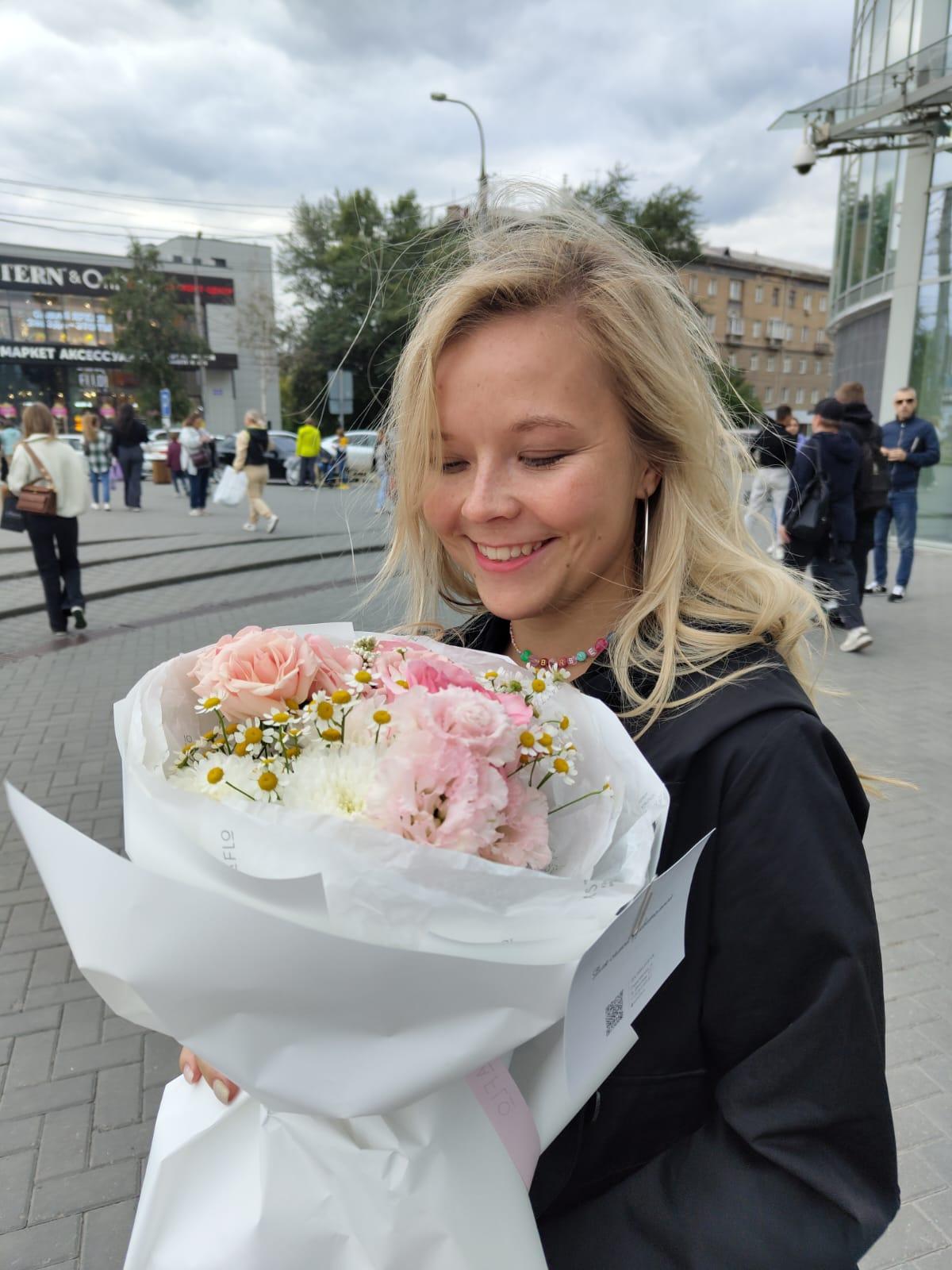 Фото Новосибирские женщины показали свои букеты на 8 Марта 5 - Сиб.ФМ Фото Новосибирские женщины показали свои букеты на 8 Марта 5